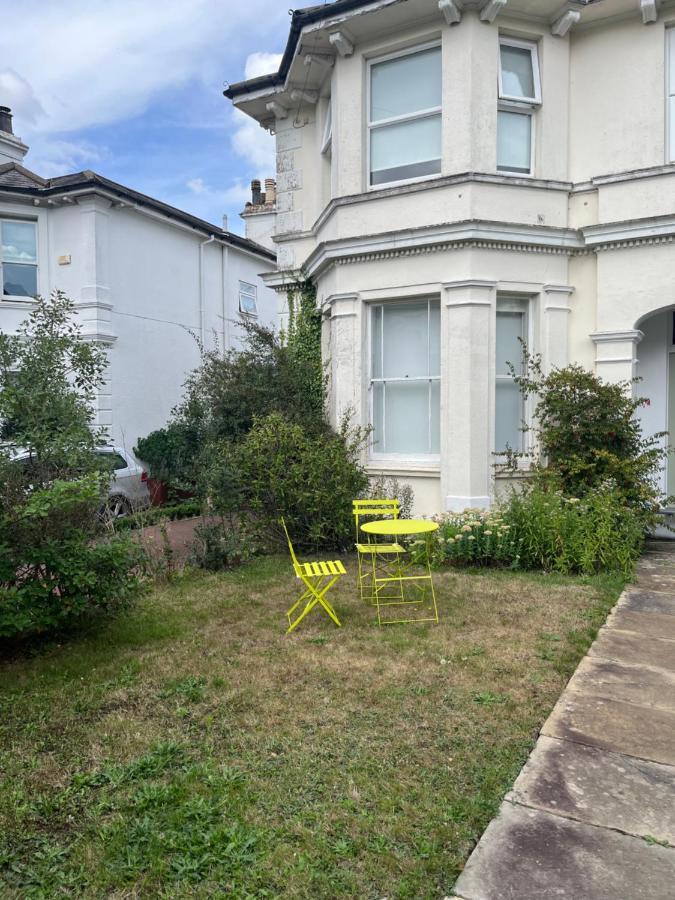 Elegant Bloomsbury Apartment In Tunbridge Wells Esterno foto