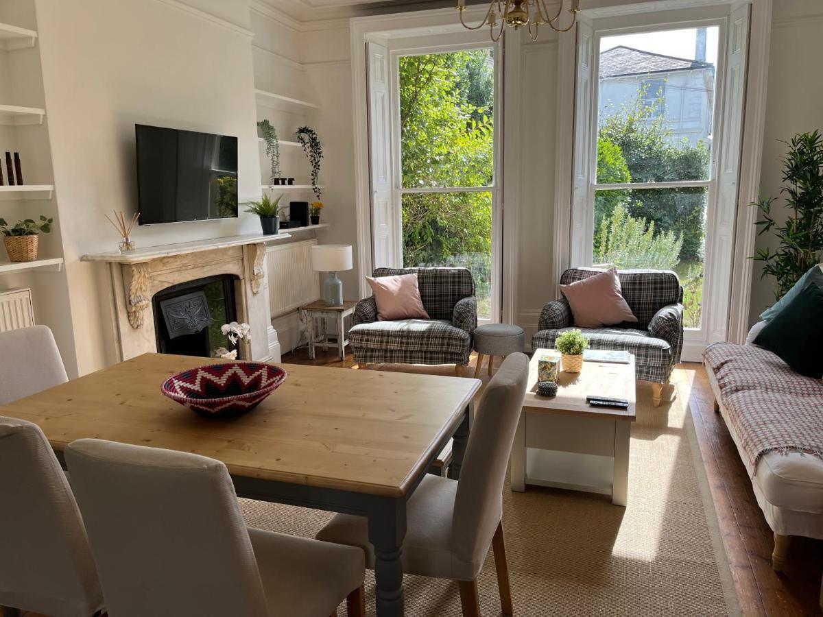 Elegant Bloomsbury Apartment In Tunbridge Wells Esterno foto